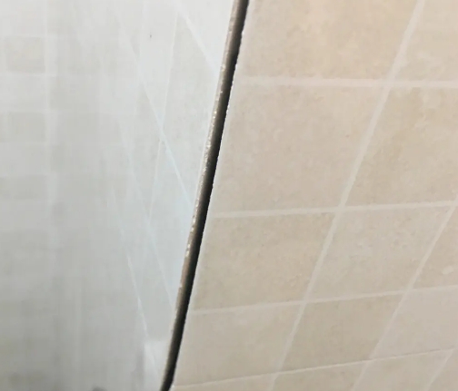 清流瓷砖空鼓维修公司分享阳台瓷砖脱落的修复过程可以分为以下几个步骤