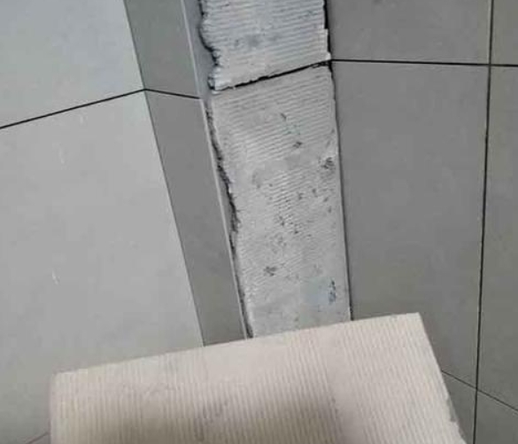 清流瓷砖空鼓维修公司分享下厨房瓷砖脱落的补救措施。